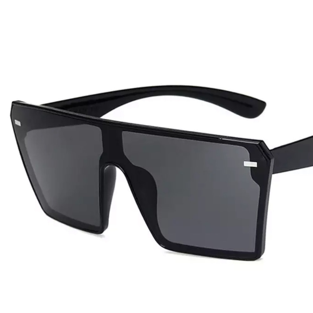 Women’s Oversized square sunglasses 🕶